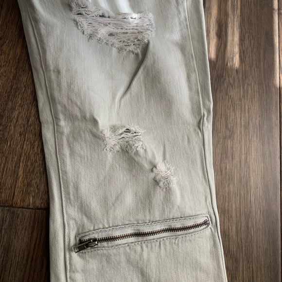 Bullhead Skinny Jeans. Zippers over knees. 32x32. - Picture 4 of 5